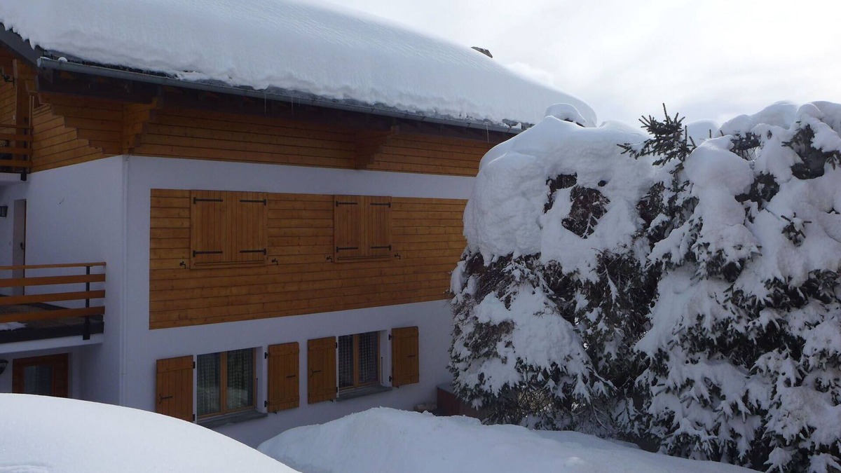 Verbier Apartment | Cosy apartment for 4 guests with WIFI, TV, terrace and parking