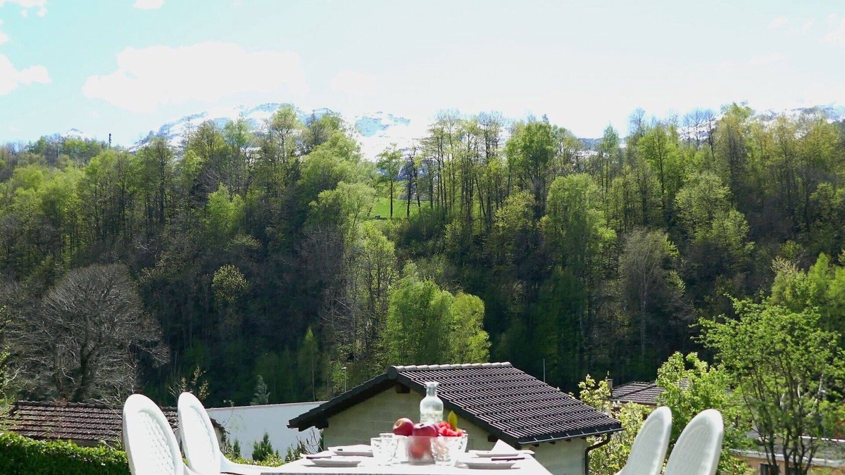 Aquila Apartment | Cosy apartment for 4 guests with WIFI, TV, balcony and pets allowed