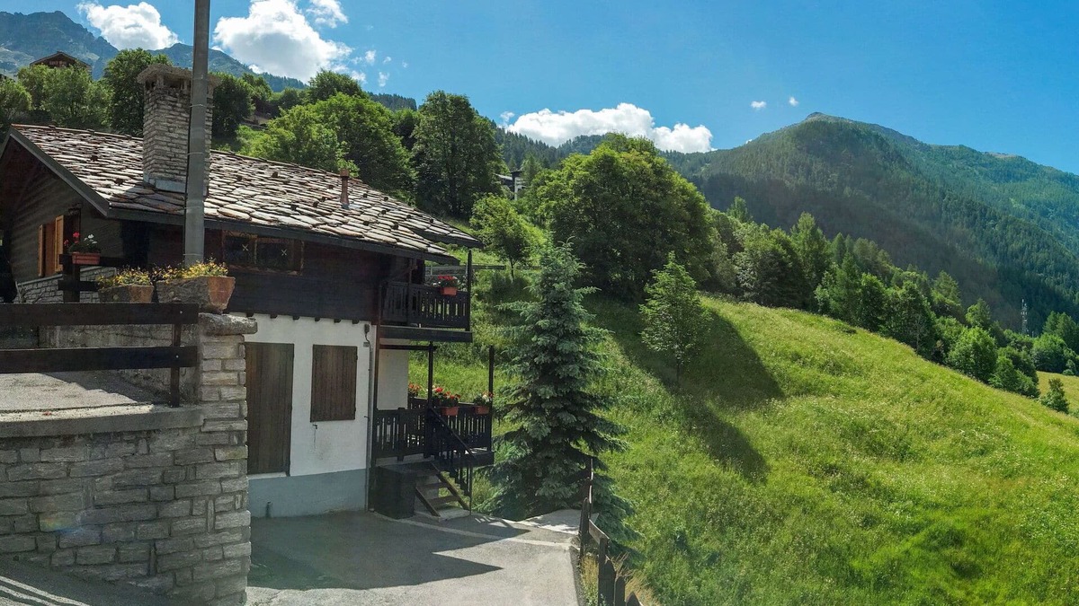 Paquier Apartment | Cosy apartment for 4 guests with WIFI, TV, balcony, pets allowed and parking