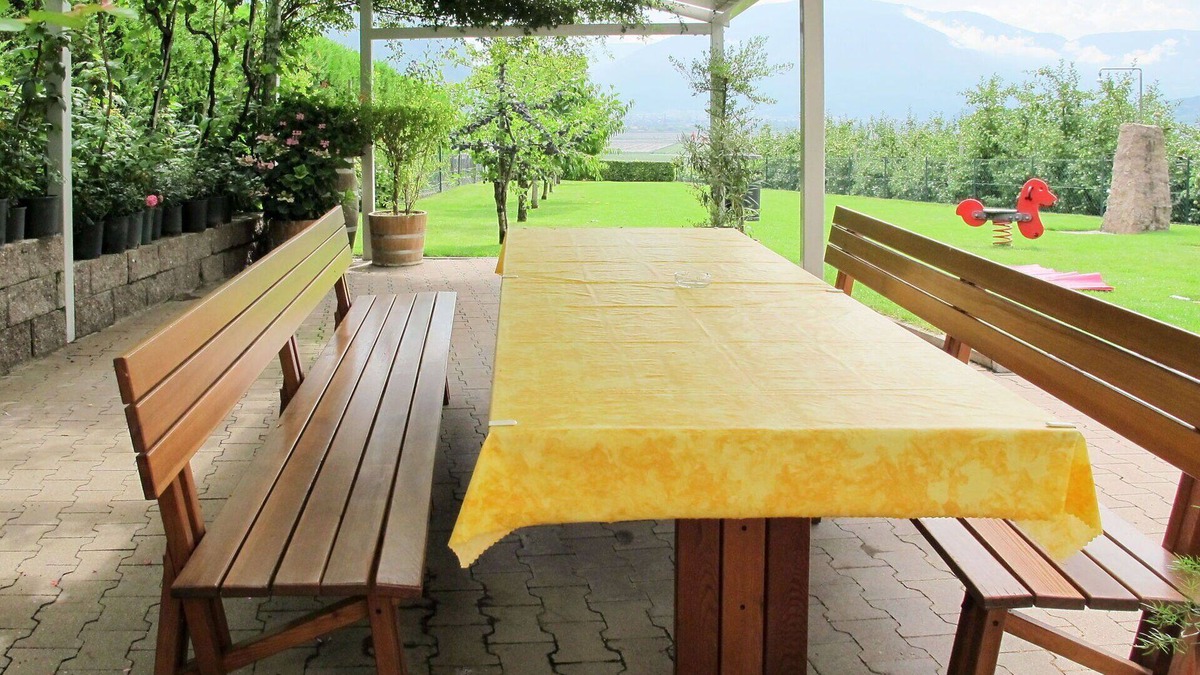 Andriano Apartment | Cosy apartment for 4 people with WIFI, pool, TV and patio