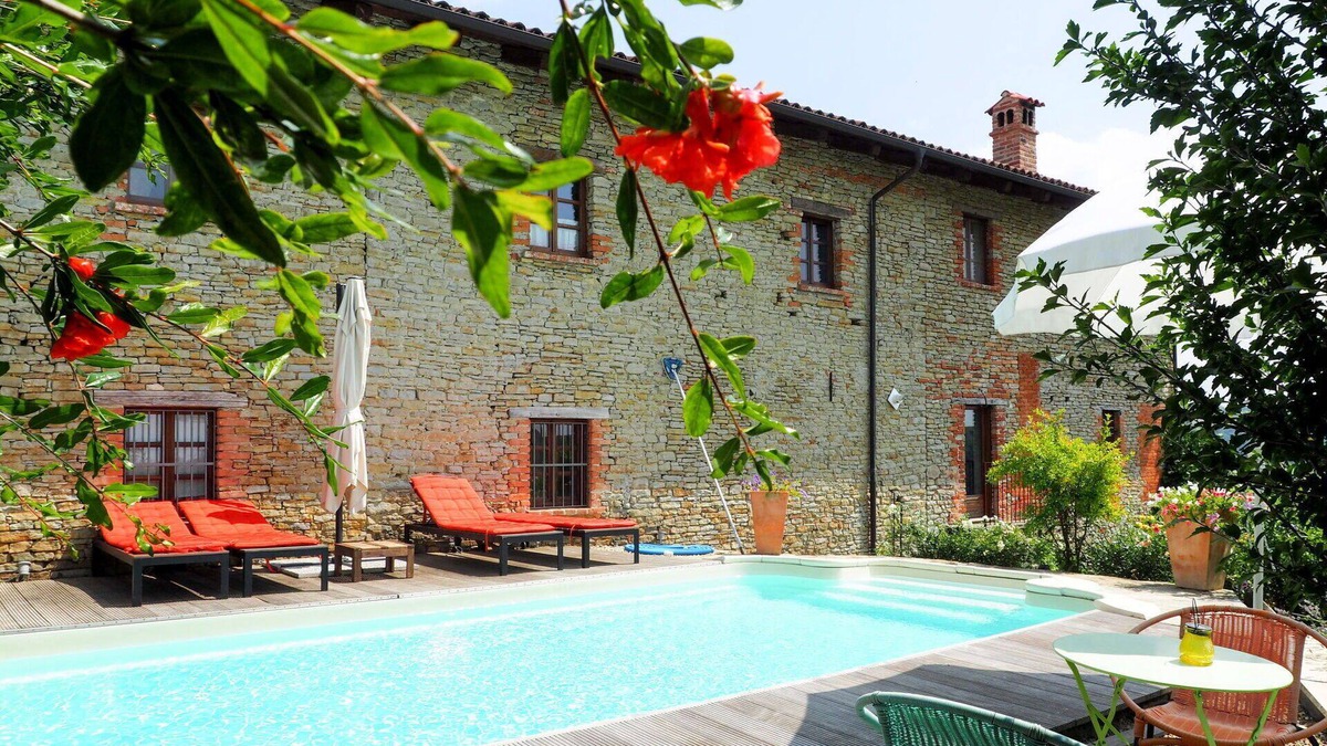 Bonvicino Apartment | Cosy apartment for 4 guests with pool, terrace and parking