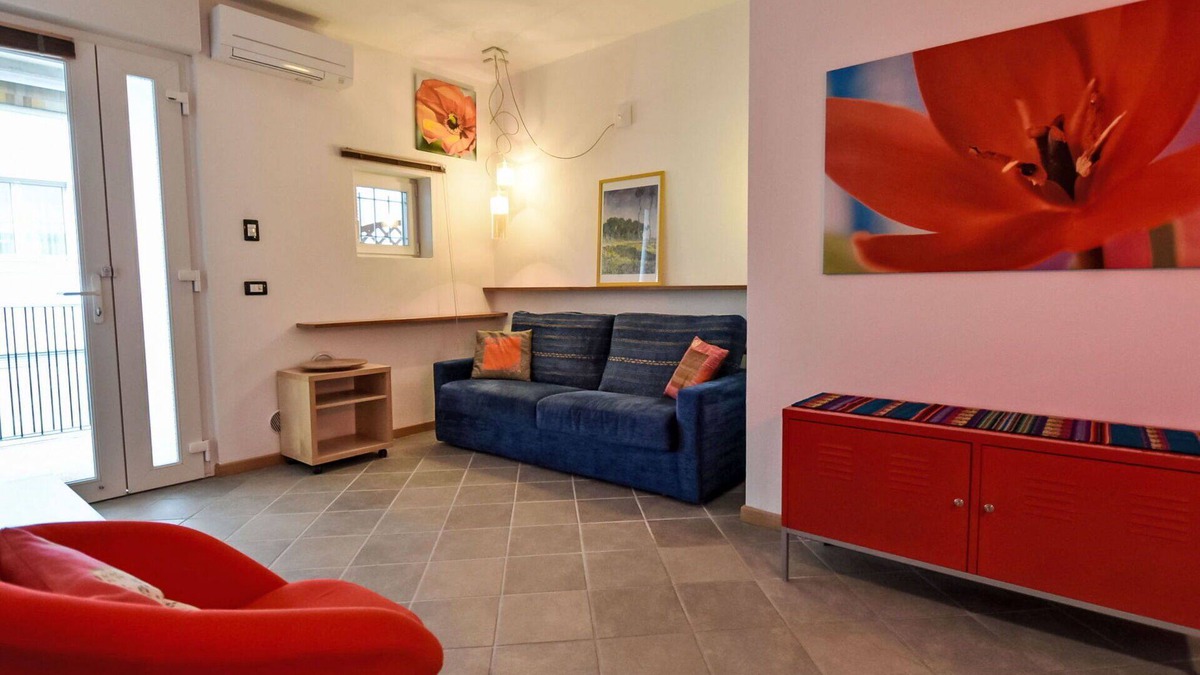 Morbegno Apartment | Cosy apartment for 4 people with WIFI, A/C, TV, terrace and parking