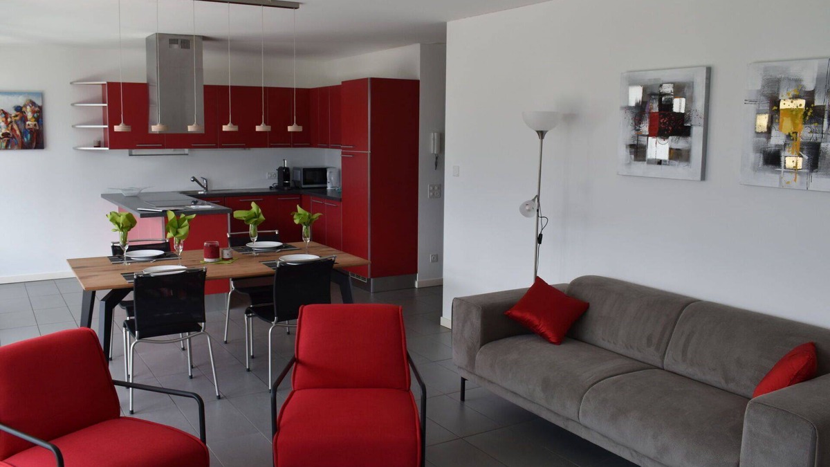 Locarno Apartment | Cosy apartment for 4 people with WIFI, TV, terrace and panoramic view