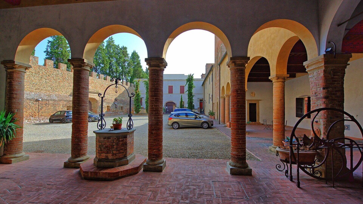 Certaldo Alto Apartment | Cosy apartment for 4 people with A/C, WIFI, TV, panoramic view and parking, close to San Gimignano