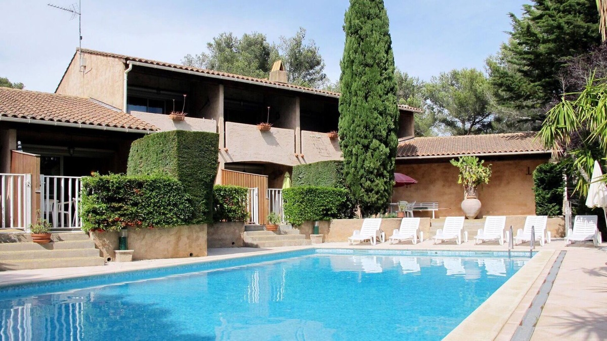 La Croix-Valmer Apartment | Cosy apartment for 4 people with pool, A/C, WIFI, TV, terrace, pets allowed and parking