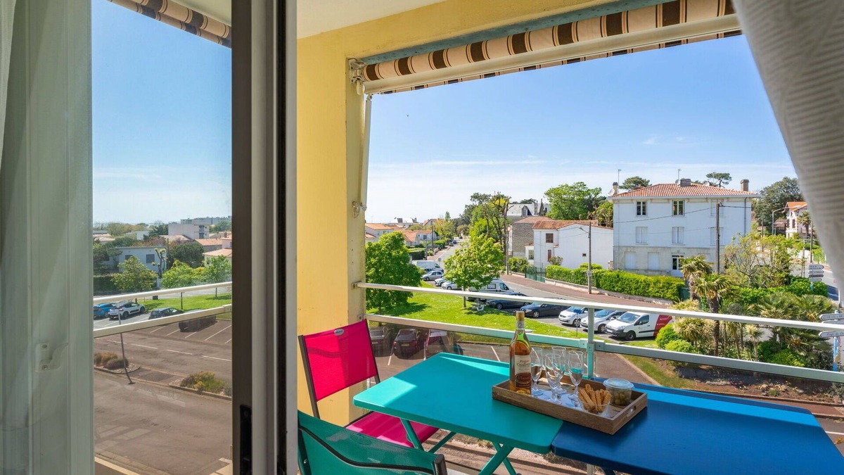 Pontaillac Apartment | Cosy apartment for 4 people with WIFI, TV, balcony, pets allowed and parking