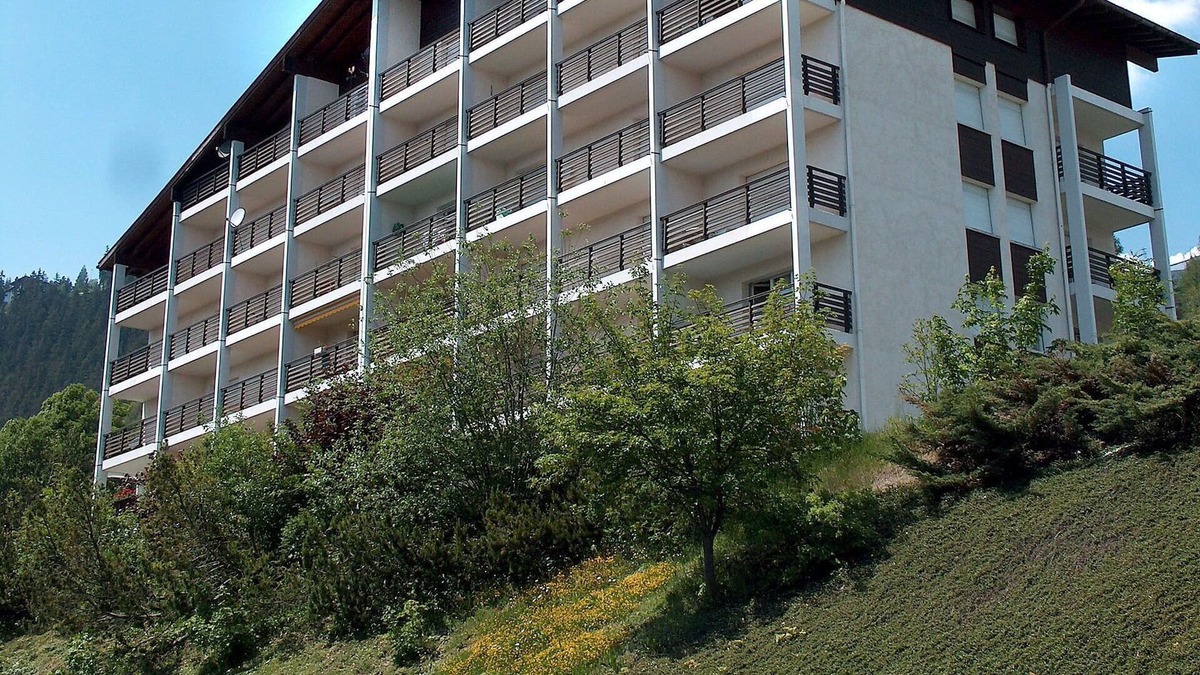 Randogne Apartment | Cosy apartment for 4 people with WIFI, TV, balcony, pets allowed and parking