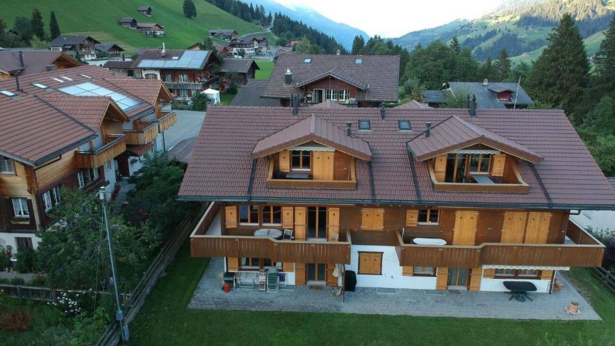Adelboden Apartment | Cosy apartment for 5 people with WIFI, TV and balcony
