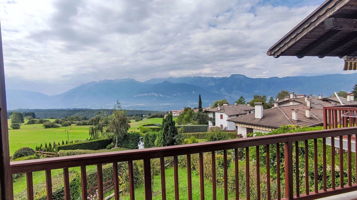 Sfruz Apartment | Cosy apartment for 5 guests with WIFI, TV, terrace and parking
