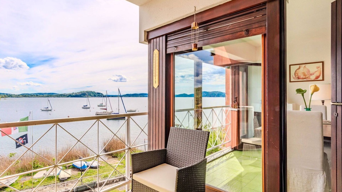 Monvalle Apartment | Cosy apartment for 5 guests with WIFI, pool, TV, balcony, pets allowed and parking