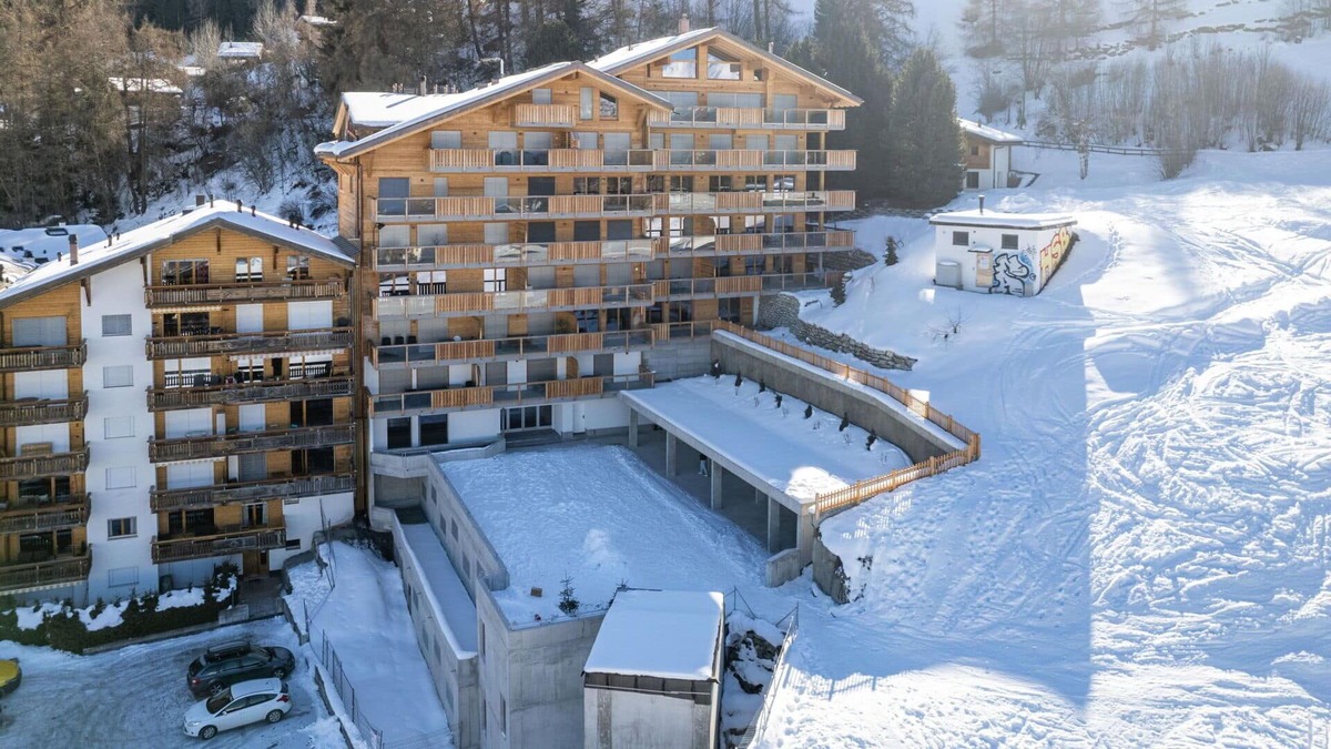 Nendaz Apartment | Cosy apartment for 6 people with WIFI, hot tub, TV, balcony and parking