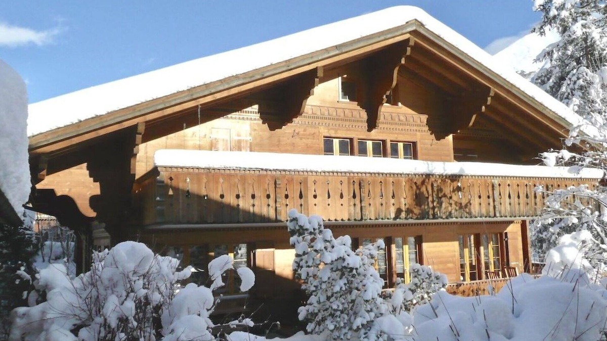 Lauenen Apartment | Cosy apartment for 6 guests with WIFI and pets allowed