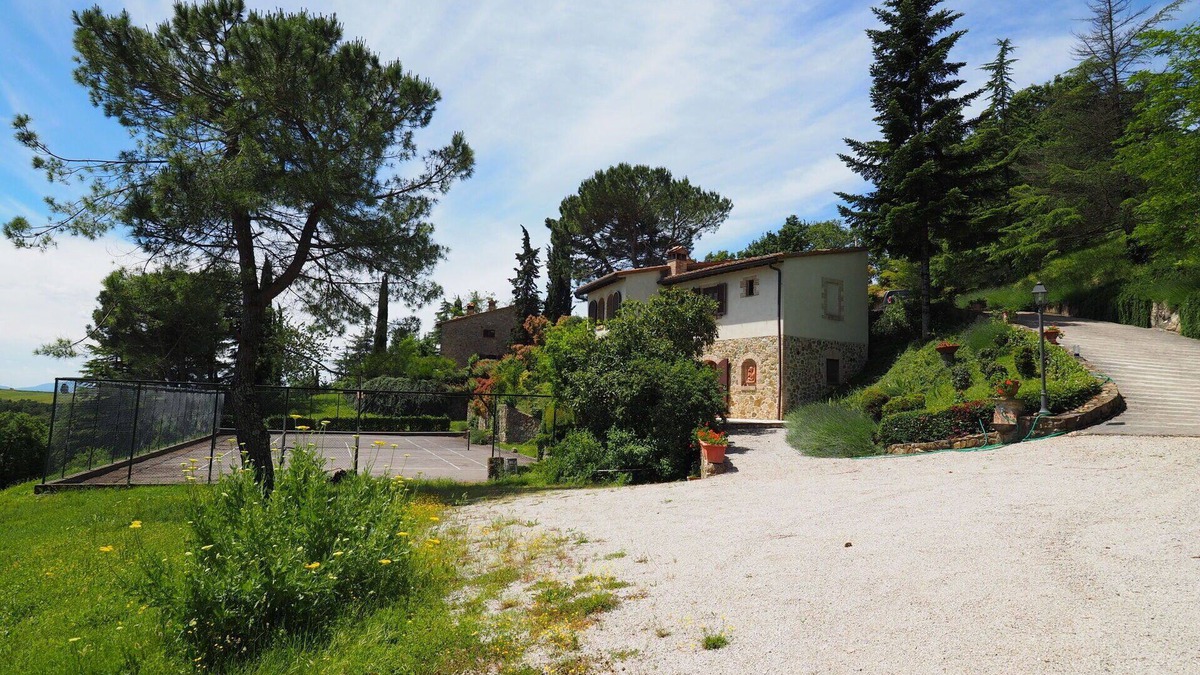 San Gimignano Apartment | Cosy apartment for 6 guests with WIFI, pool, panoramic view and parking, close to San Gimignano