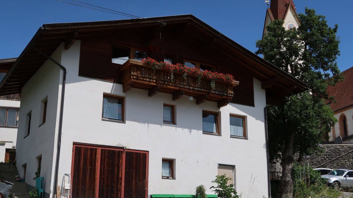 Kauns Apartment | Cosy apartment for 6 guests with WIFI, TV, balcony, pets allowed and parking