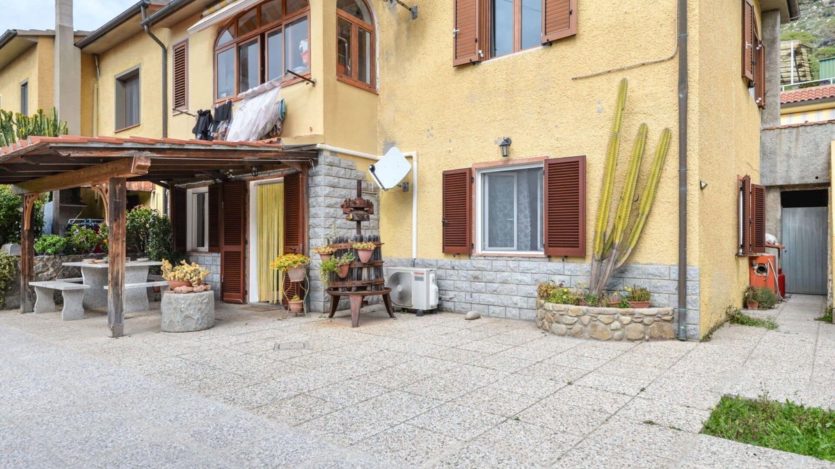 Pomonte Apartment | Cosy apartment for 6 guests with WIFI, A/C, TV, terrace and pets allowed