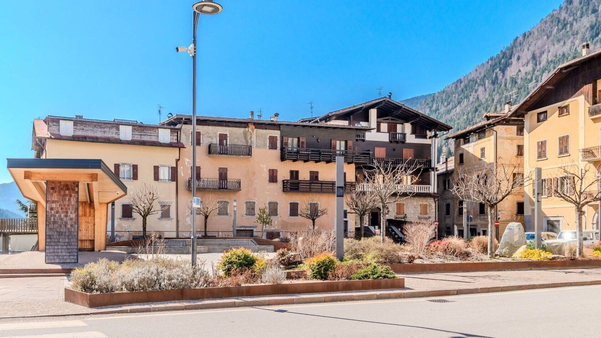Ragoli Apartment | Cosy apartment for 6 people with WIFI, TV, balcony and parking