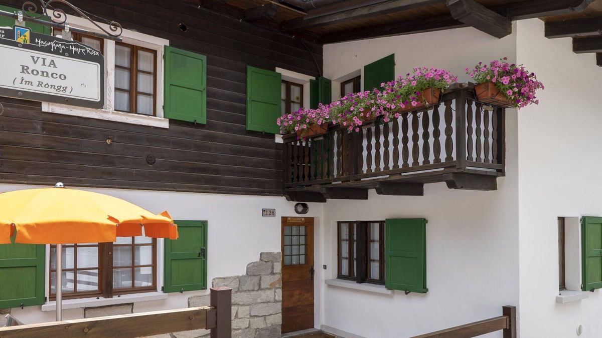 Macugnaga Apartment | Cosy apartment for 6 people with TV, balcony, pets allowed, panoramic view and parking