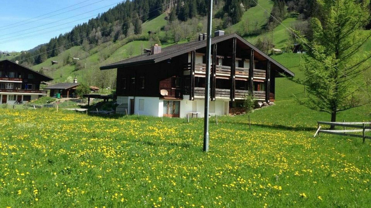 Lenk Apartment | Cosy apartment for 6 people with WIFI, TV, balcony and parking