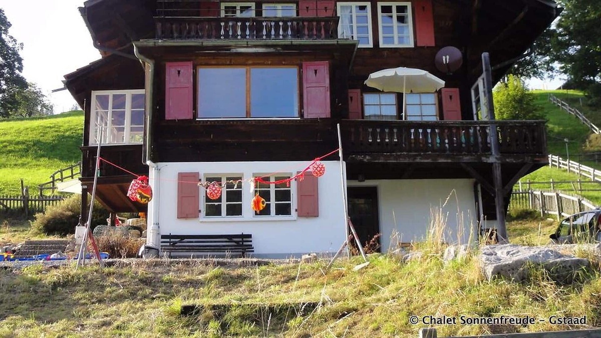 Schoenried Apartment | Cosy apartment for 7 people with WIFI, balcony, pets allowed and parking