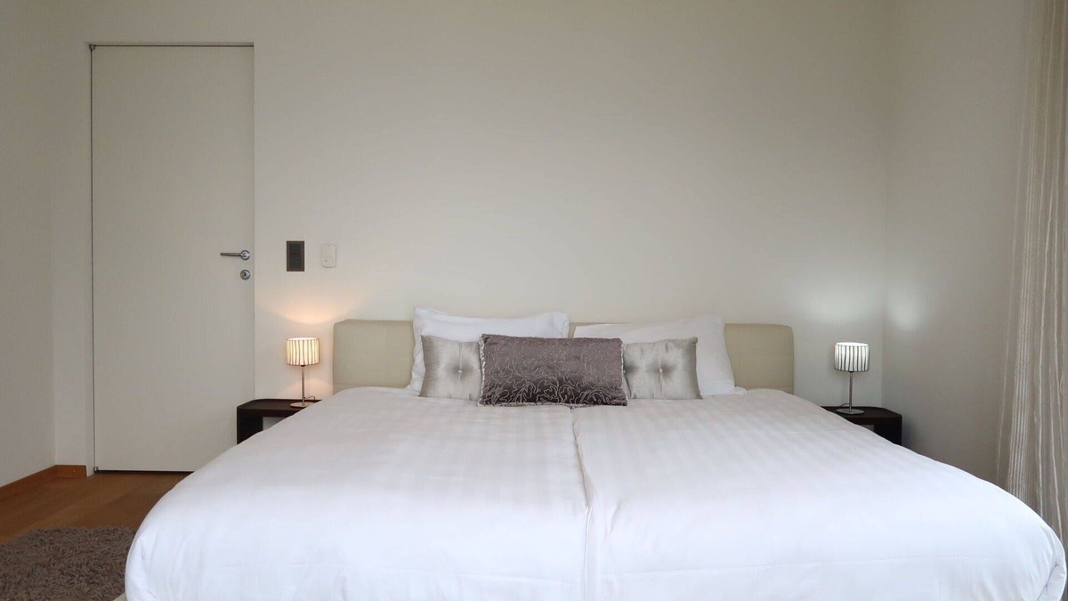 Montreux Apartment | Cosy apartment for 8 people with pool, WIFI, TV, balcony and panoramic view