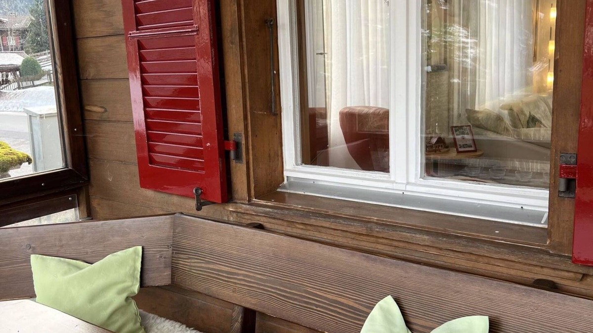 Ruedisbach Apartment | Cosy apartment for 8 people with hot tub, WIFI, TV, balcony and pets allowed