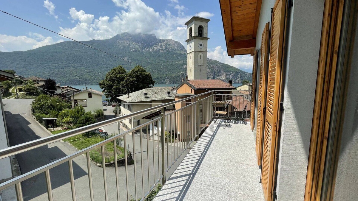 Verceia Apartment | Cosy apartment for 8 people with WIFI, TV, patio and parking