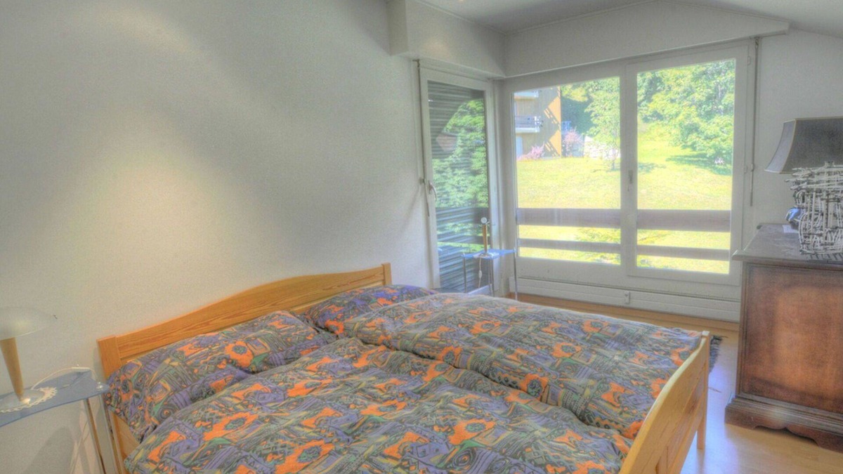 Ayent Apartment | Cosy apartment for 8 people with hot tub, TV and balcony