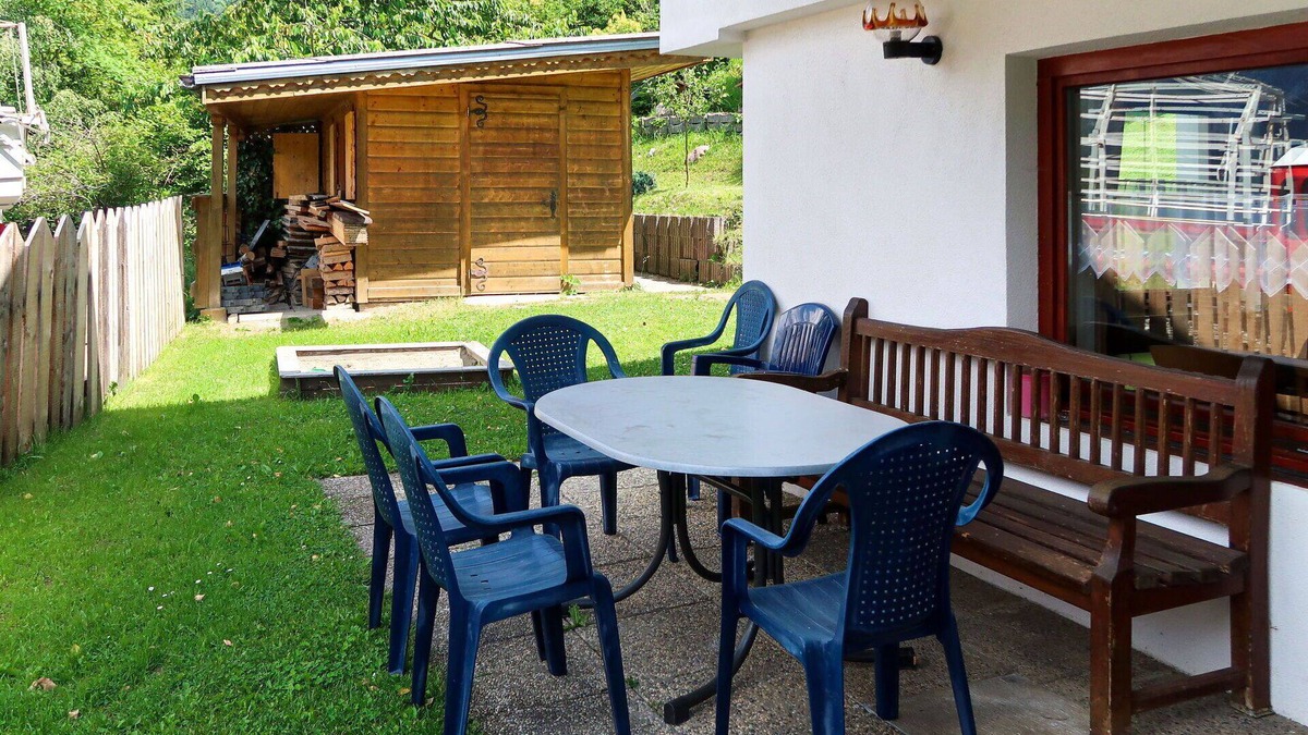 Tobadill Apartment | Cosy apartment for 9 guests with WIFI, TV, terrace and parking