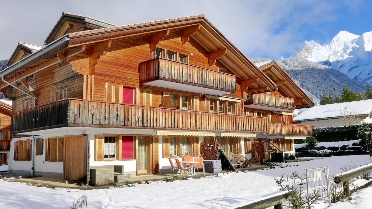 Kandersteg Apartment | Cosy apartment for 4 people with WIFI, TV, terrace and panoramic view