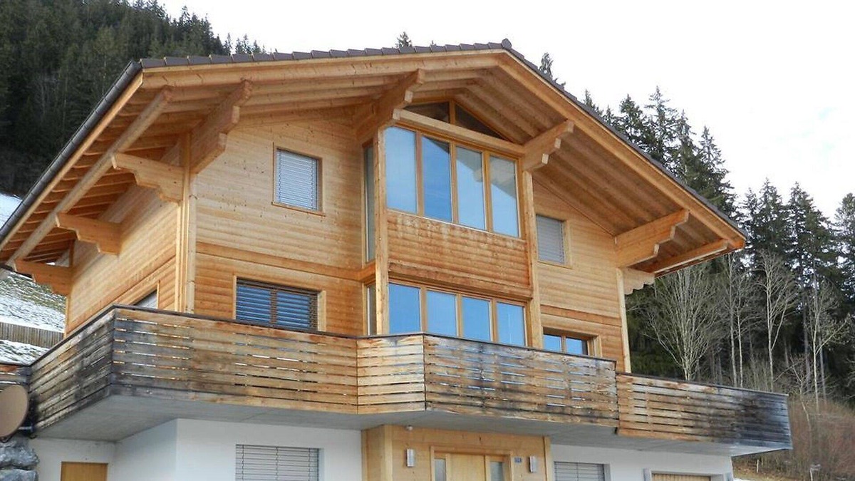 Zweisimmen Apartment | Cosy apartment for 10 guests with WIFI, balcony, pets allowed and parking