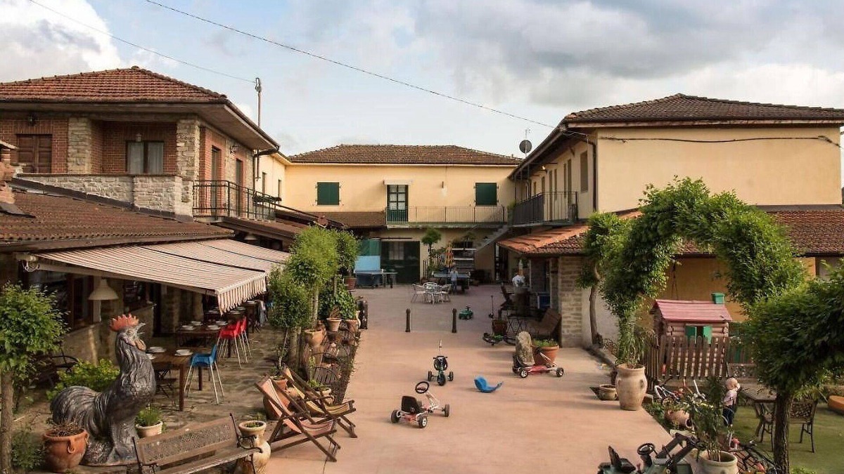 Cortemilia Apartment | Cosy apartment for 6 guests with pool, WIFI, TV, terrace, pets allowed and parking