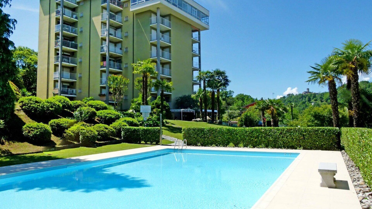 Germignaga Apartment | Cosy apartment for 2 people with pool, WIFI, TV, terrace and pets allowed