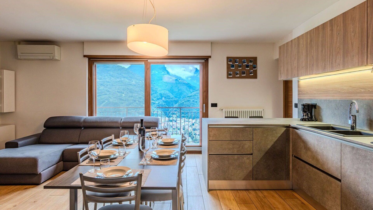 Morbegno Apartment | Cosy apartment for 6 people with A/C, WIFI, TV, patio and pets allowed