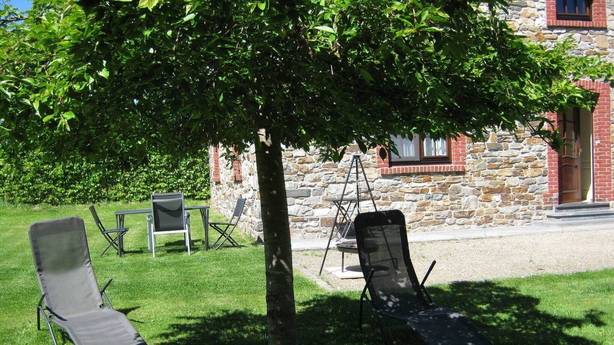 Amel Apartment | Cosy Apartment in Born (Amel) with Terrace and Garden