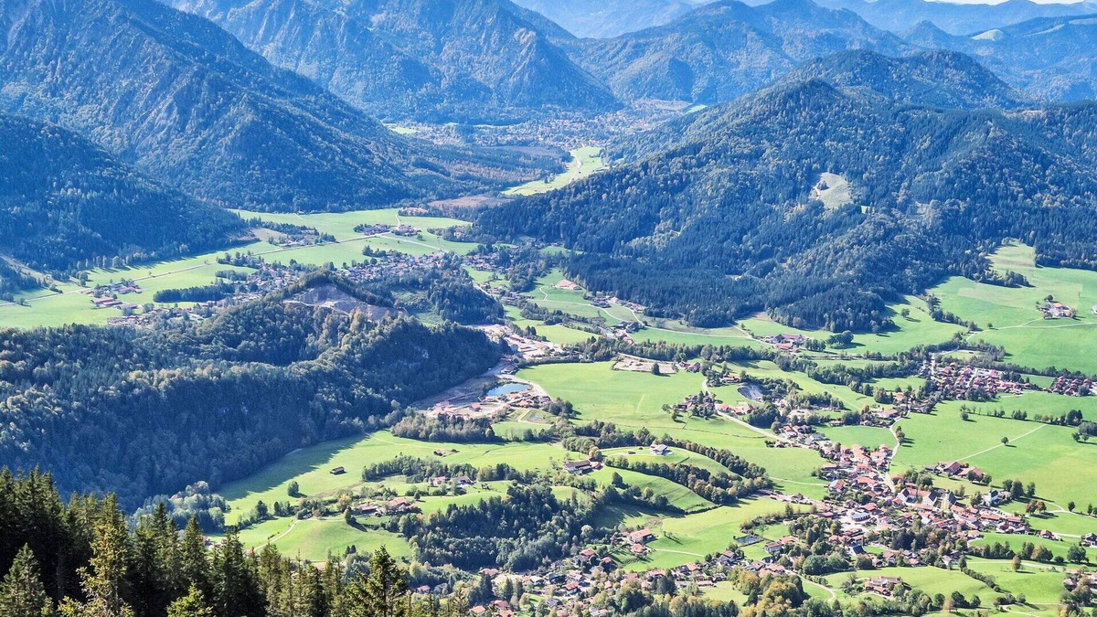 Fischbachau House | Cosy apartment in villa for 5 guests with A/C, TV, terrace and pets allowed