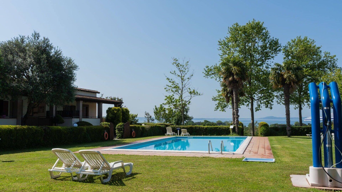 Bolsena Villa | Cosy apartment in villa for 5 guests with WIFI, pool, TV, terrace, pets allowed and parking
