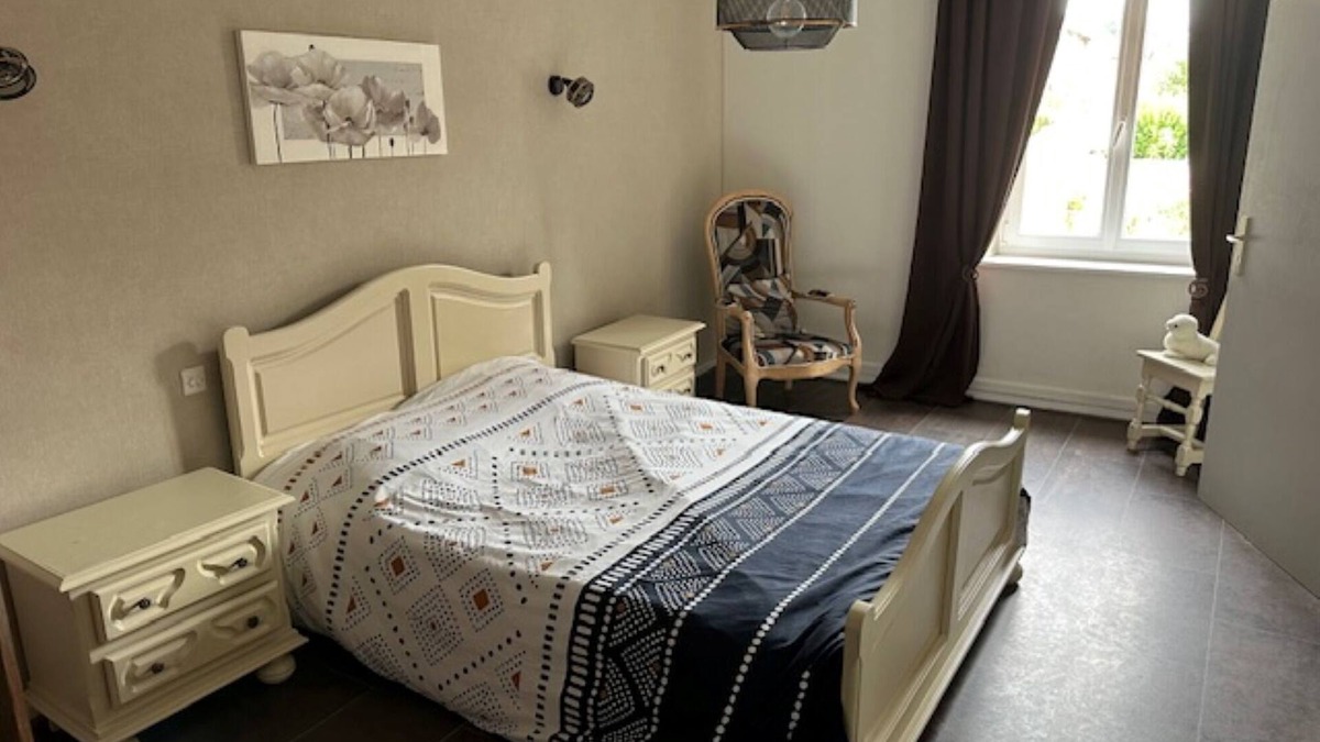 Lorquin Apartment | Cosy apartment in Lorquin (3 separate bedrooms)