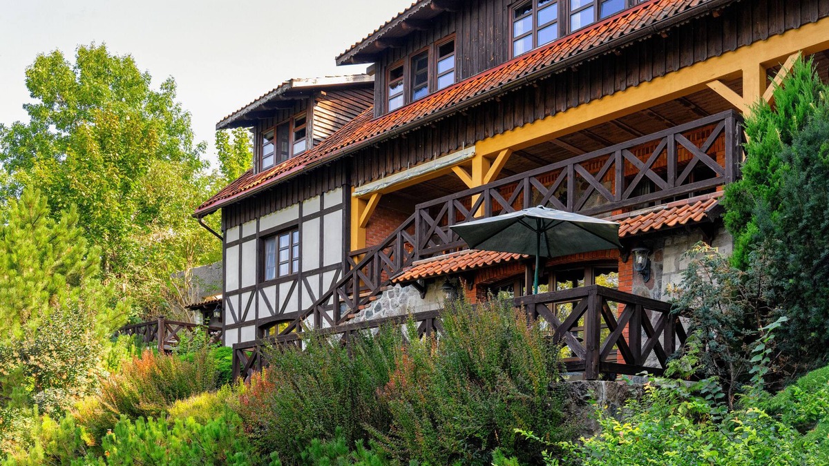 Gorlo Villa | Cosy apartment in lake front Villa; living/sleeping area for 2, covered porch .