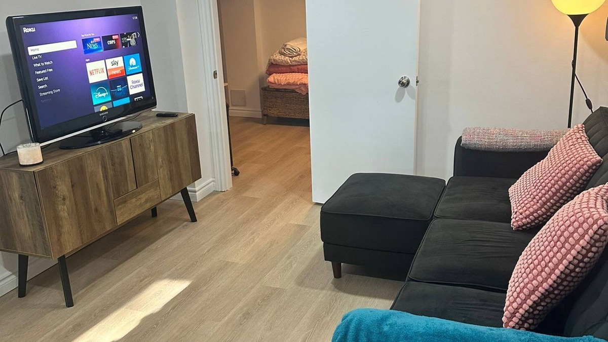 Upper Beaches Apartment | Cosy Apartment in Upper Beaches, Toronto
