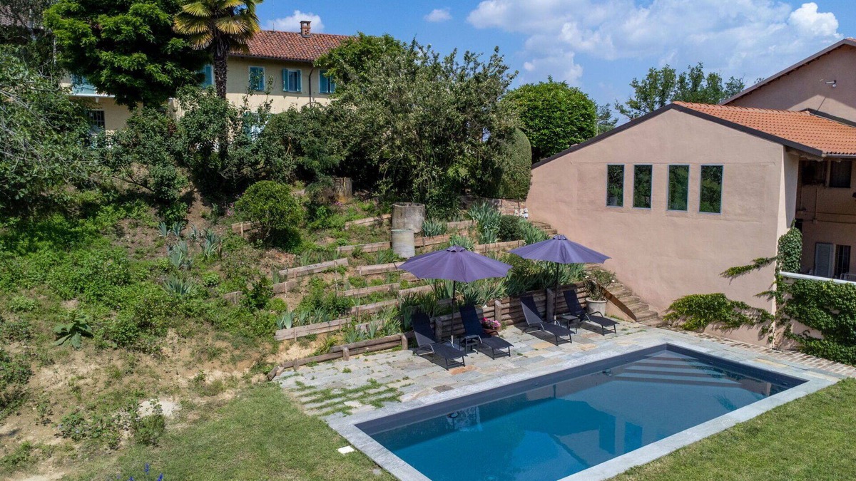 Cortazzone House | Cosy apartment in villa for 3 guests with pool, terrace, pets allowed and parking