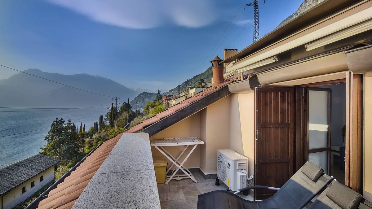 Fiumelatte Apartment | "Cosy Apartment in Varenna" with Lake View, Balcony and Wi-Fi