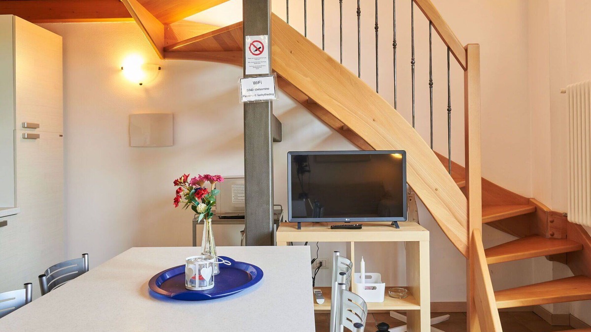Consiglio di Rumo House | Cosy apartment in villa for 4 guests with A/C, WIFI, TV, patio, pets allowed and parking