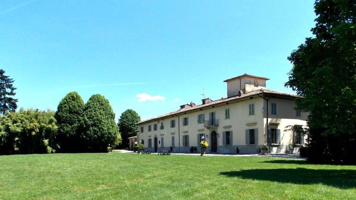 Scarperia e San Piero Villa | Cosy apartment in villa for 4 guests with pool, WIFI, TV, panoramic view and parking