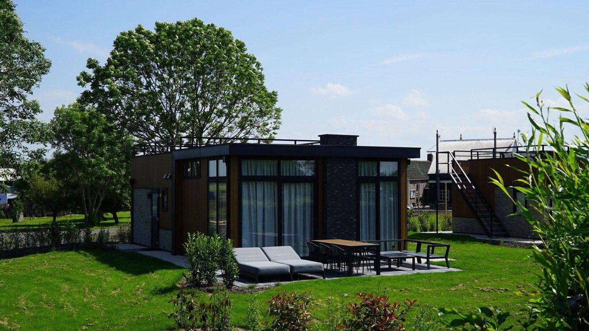 Vleteren House | Cosy apartment in villa for 4 guests with WIFI, TV, terrace and parking