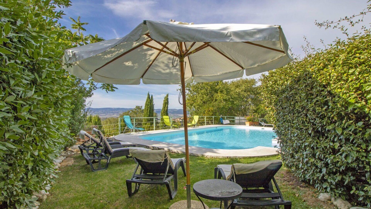 Poderi Villa | Cosy apartment in villa with WIFI, private pool, hot tub, TV, patio, panoramic view, parking