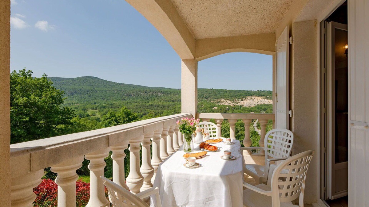 Bauduen Villa | Cosy apartment in villa for 6 guests with WIFI, TV, balcony, pets allowed and panoramic view