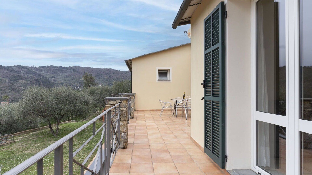 Costa dʼOneglia Villa | Cosy apartment in villa for 4 guests with A/C, WIFI, patio, pets allowed and parking