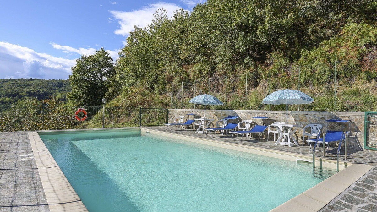 Villa Collemandina Villa | Cosy apartment in villa for 4 people with pool, WIFI, terrace, pets allowed and parking