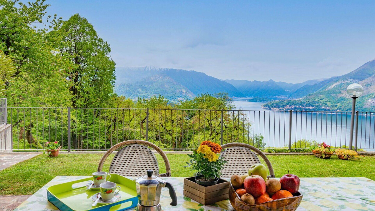 Perledo House | Cosy apartment in villa for 4 guests with WIFI, TV, terrace and pets allowed