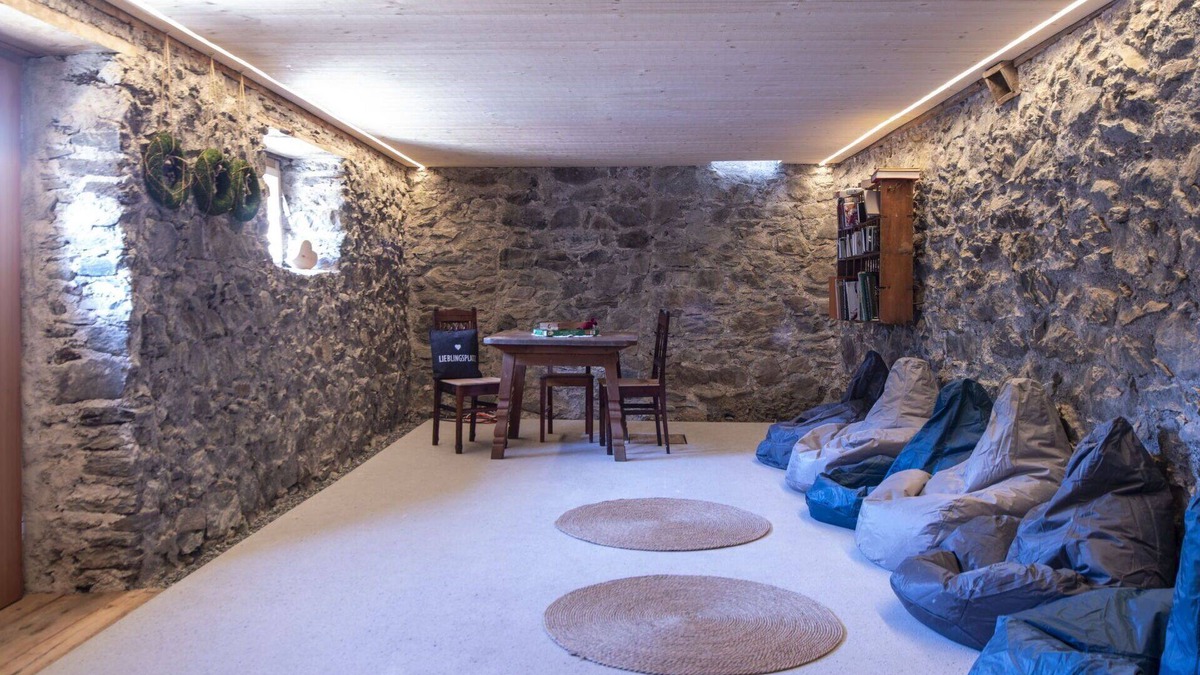 Kauns Villa | Cosy apartment in villa for 8 guests with WIFI, terrace and parking